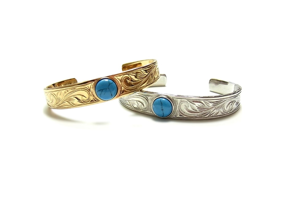 <strong>Turquoise bangle</strong>